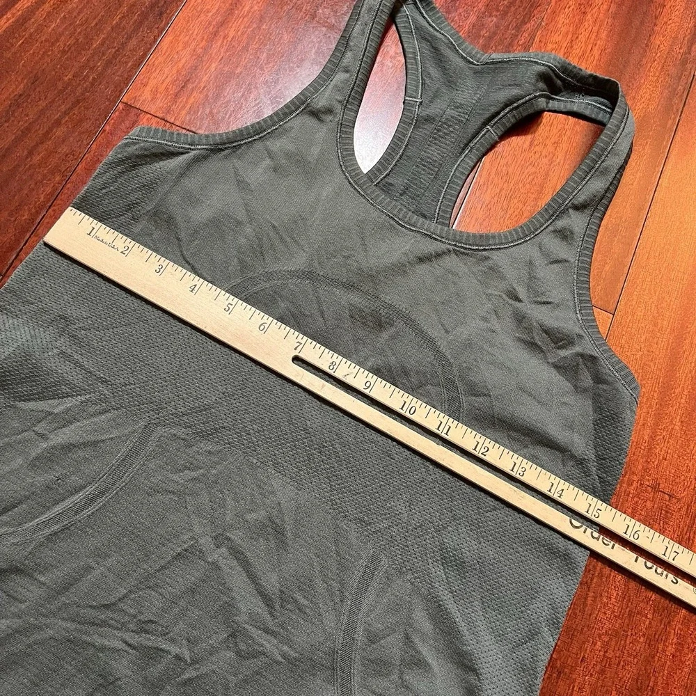 Lululemon Swiftly Tech Racerback Tank Top 2.0 Green Size 8 Athletic Running *